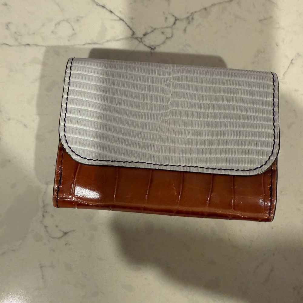 Chloé Small C Tri-Fold Wallet - Picture 5 of 7